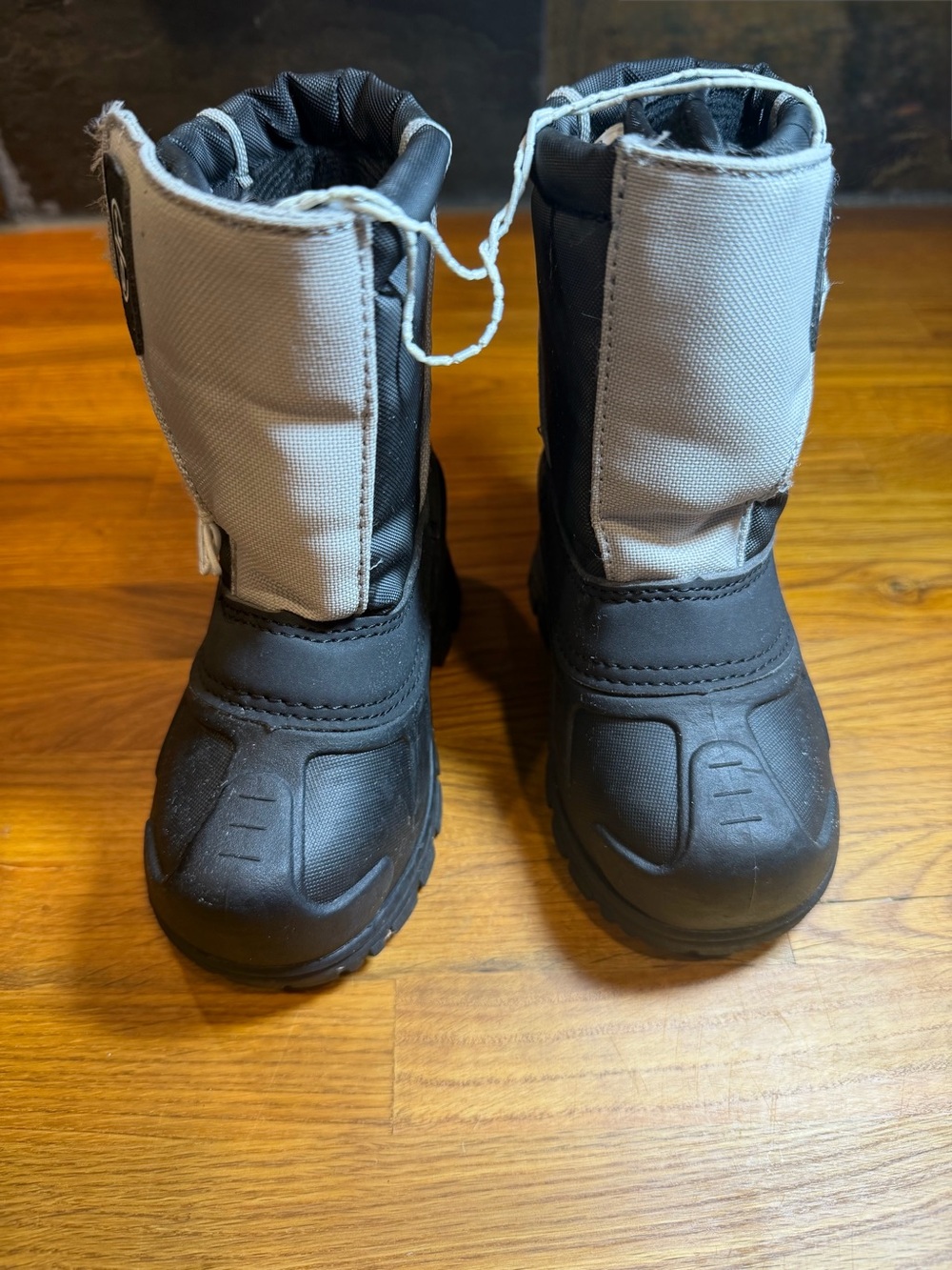 Kids Winter Boots with removable inserts - Black and Light Gray, size 8 (046)